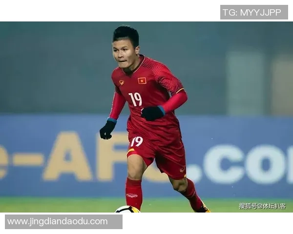 越南足球小个子球星崭露头角其出色技术与突破能力引人关注